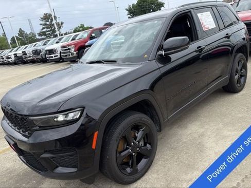 Used 2023 Jeep Grand Cherokee Altitude AWD/4WD image 8
