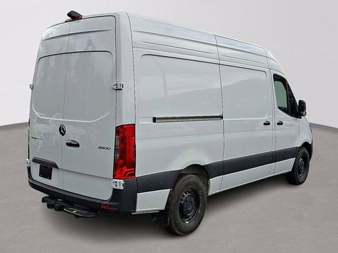 Used 2025 Mercedes-Benz Sprinter 2500 image 4