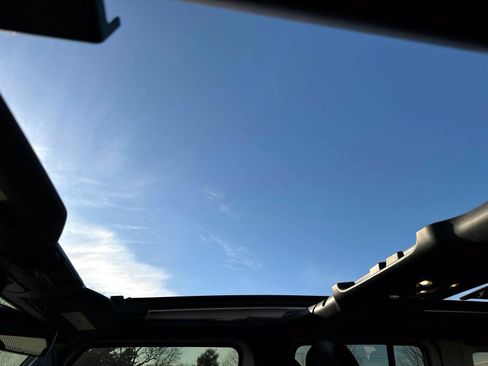 Used 2023 Jeep Wrangler Unlimited Sahara w/ Cold Weather Group image 7