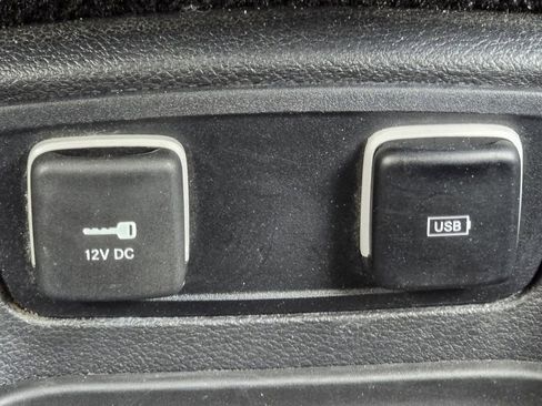 Used 2018 Chrysler Pacifica Touring-L Plus w/ Advanced Safetytec Group image 11