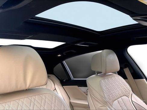 Used 2020 BMW 750i xDrive w/ Executive Package AWD/4WD image 27