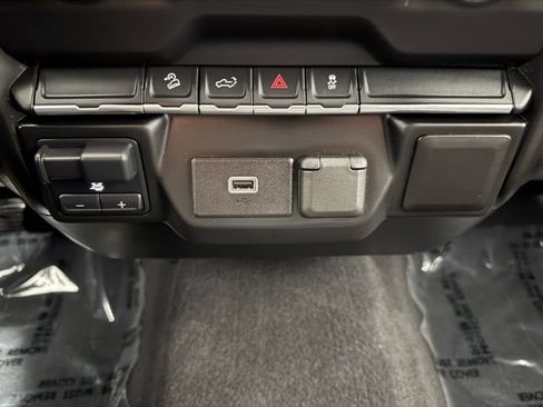 Used 2020 Chevrolet Silverado 1500 Custom Trail Boss w/ Custom Convenience Package image 39