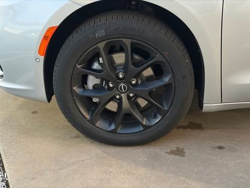 New 2026 Chrysler Pacifica Select w/ S Appearance Package image 26