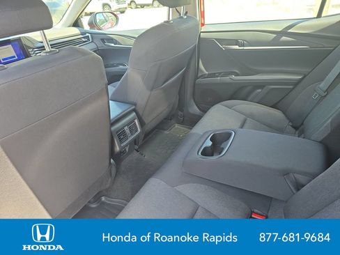 Used 2025 Toyota Camry SE FWD image 18