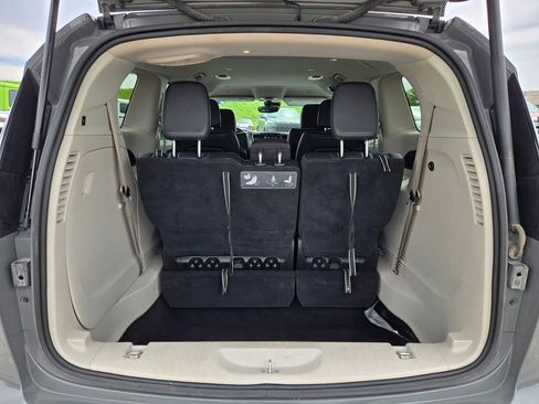 Used 2021 Chrysler Pacifica Touring-L FWD image 30