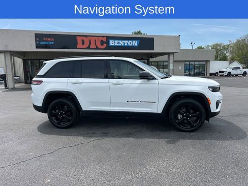 Used 2024 Jeep Grand Cherokee Limited w/ Black Appearance Package image 3