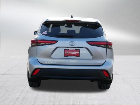 Used 2023 Toyota Highlander LE image 5