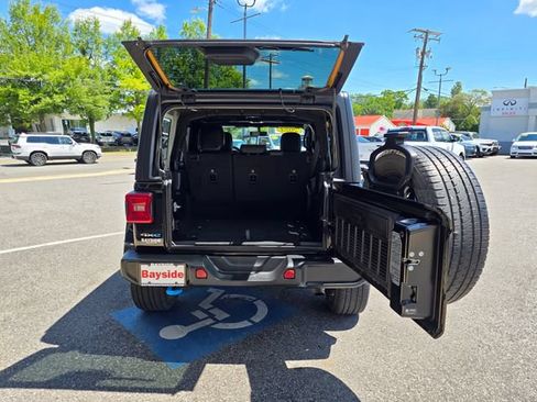 Used 2023 Jeep Wrangler Unlimited Sahara w/ Cold Weather Group AWD/4WD image 33