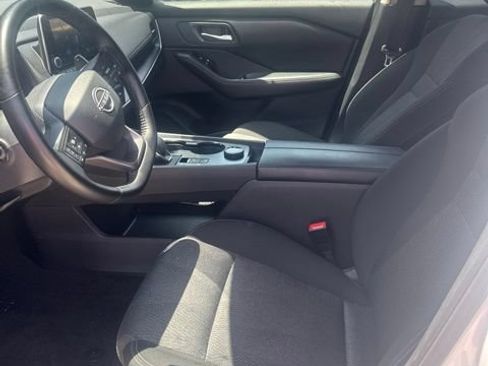 Used 2025 Nissan Rogue SV AWD/4WD image 5