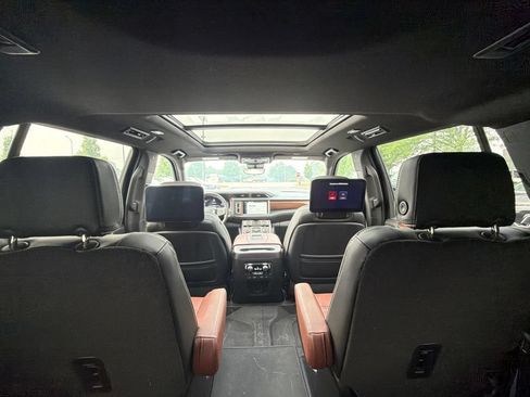 Used 2024 GMC Yukon XL Denali Ultimate AWD/4WD image 19