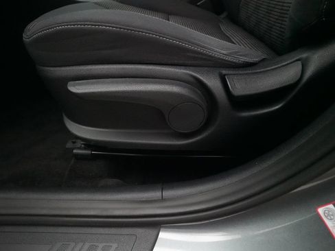 Used 2017 Kia Niro LX FWD image 28