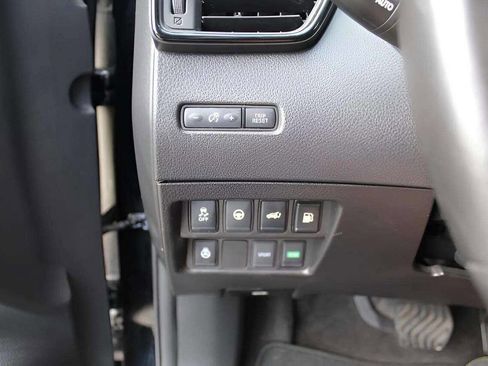 Used 2019 Nissan Rogue SV w/ Premium Package image 19