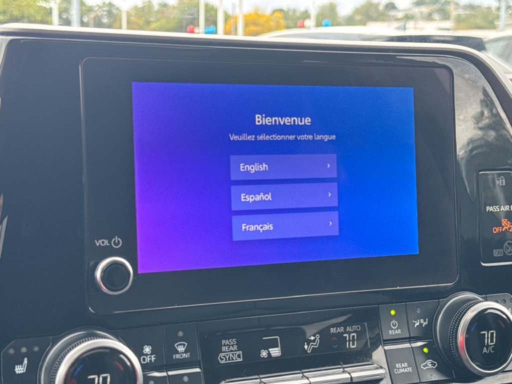 Used 2024 Toyota Highlander XLE AWD/4WD image 23