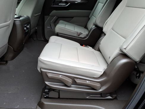 New 2026 GMC Yukon XL Elevation image 12