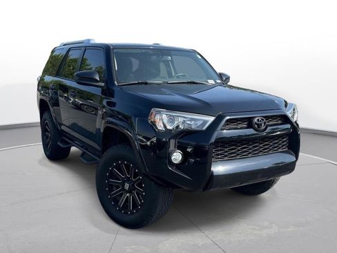 Used 2017 Toyota 4Runner SR5 RWD image 4