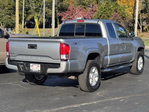 Used 2017 Toyota Tacoma SR image 14