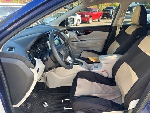 Used 2020 Nissan Rogue Sport SV image 16