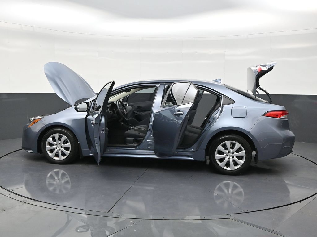 Used 2025 Toyota Corolla LE FWD image 29