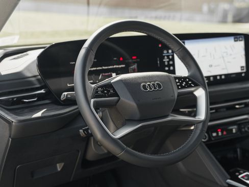 Certified 2025 Audi Q5 Premium w/ Convenience Package image 10