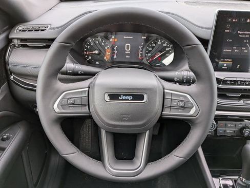 New 2026 Jeep Compass Latitude image 19