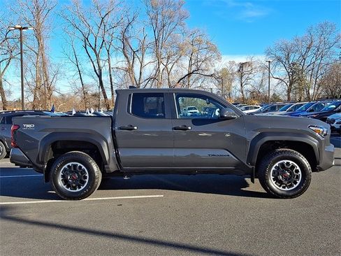 Used 2024 Toyota Tacoma TRD Off-Road image 7