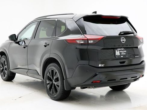 Used 2023 Nissan Rogue SV w/ SV Premium B Package image 6