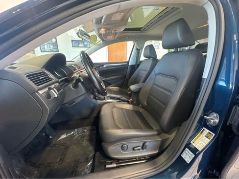 Used 2018 Volkswagen Passat 2.0T SE FWD image 4