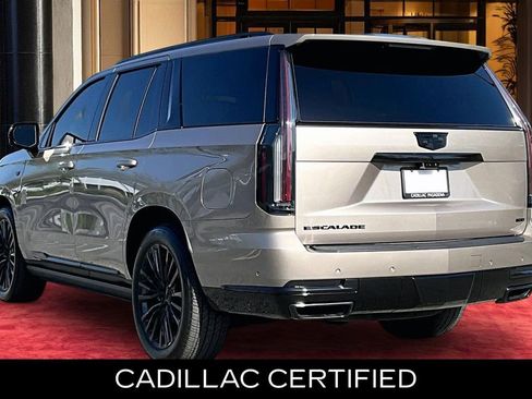 Used 2025 Cadillac Escalade Sport Platinum AWD/4WD image 4