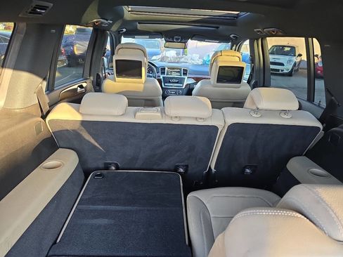 Used 2014 Mercedes-Benz GL 550 4MATIC image 10