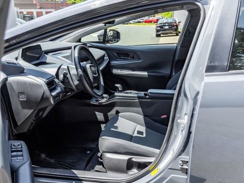 Used 2025 Toyota Prius LE FWD image 24
