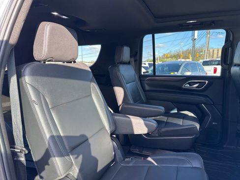 Used 2021 Chevrolet Suburban LT w/ LT Signature Plus Package image 28