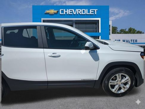 Used 2024 GMC Terrain SLE FWD image 33