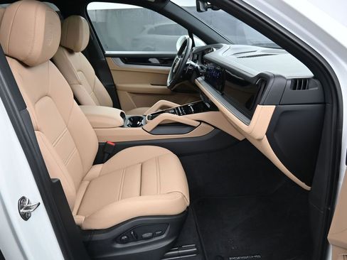 Certified 2026 Porsche Cayenne AWD/4WD image 26