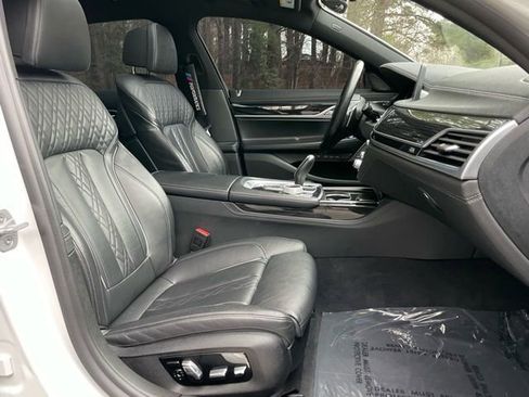 Used 2019 BMW 750i xDrive w/ M Sport Package image 20