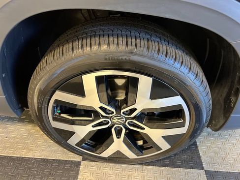 Certified 2023 Volkswagen Taos SEL AWD/4WD image 9