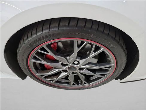 Used 2023 Chevrolet Corvette Stingray Premium Conv w/ Z51 Performance Package RWD image 11