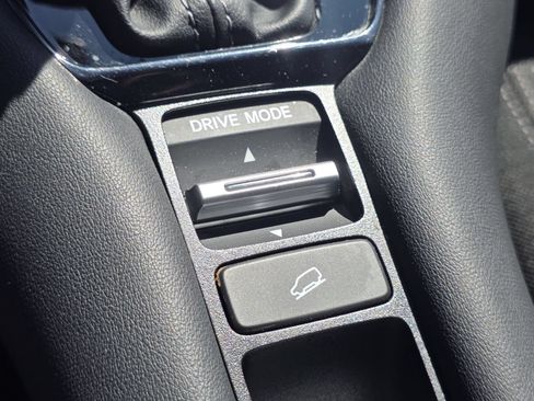 Used 2024 Honda HR-V LX image 8