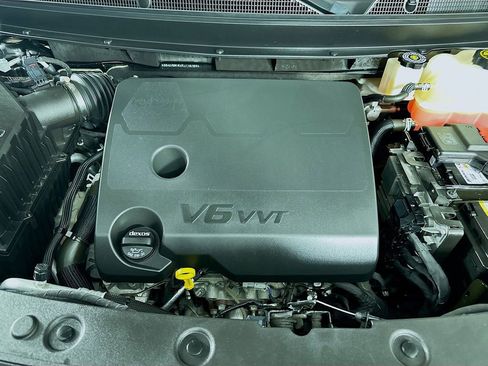 Used 2024 Buick Enclave Essence w/ Sport Touring Edition FWD image 39