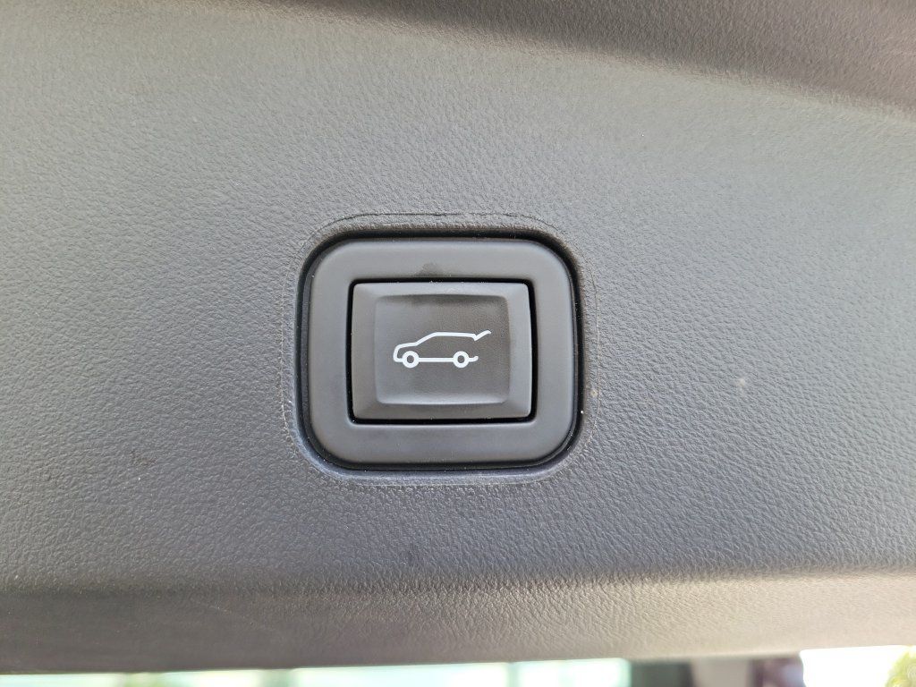 Used 2024 Cadillac Lyriq Tech RWD image 12
