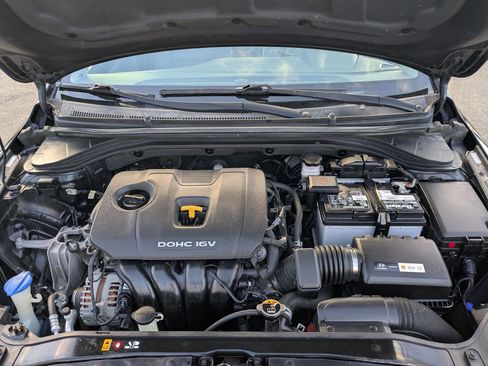 Used 2017 Hyundai Elantra SE image 33