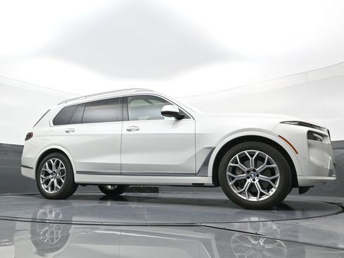 Used 2025 BMW X7 xDrive40i image 23