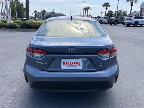 Used 2025 Toyota Corolla LE FWD image 4