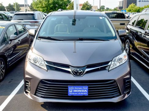 Used 2020 Toyota Sienna LE FWD image 14