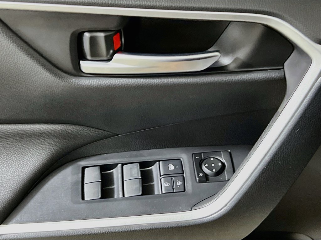 Used 2025 Toyota RAV4 XLE w/ Convenience Package AWD/4WD image 14