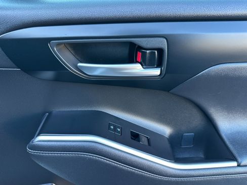 Used 2023 Toyota Highlander XLE image 19