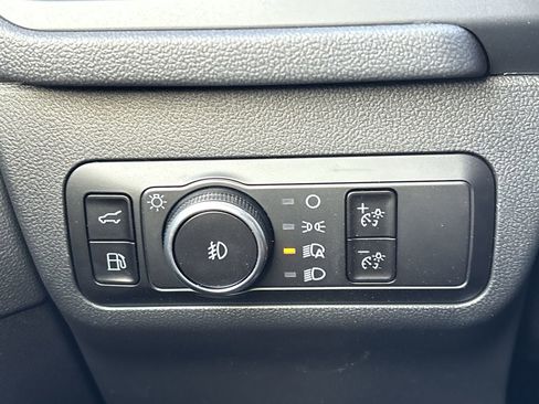 Used 2025 Ford Escape SE image 26