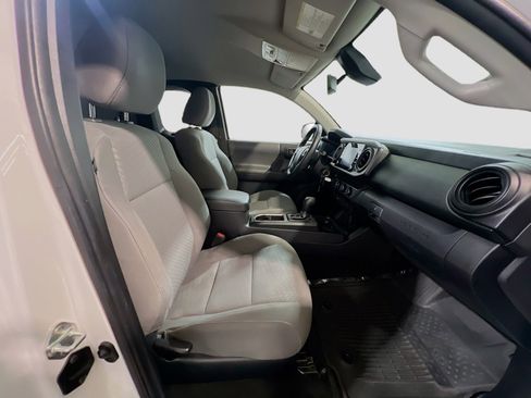Used 2022 Toyota Tacoma SR w/ SR Convenience Package RWD image 19