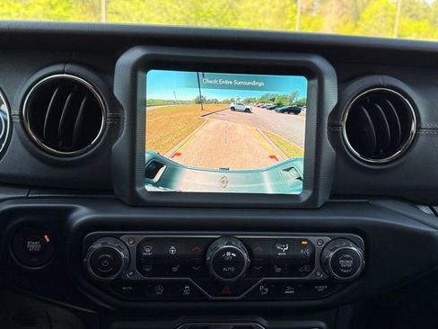 Used 2023 Jeep Gladiator Overland image 20