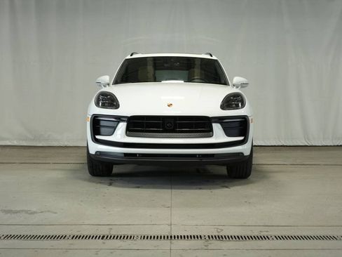 Used 2025 Porsche Macan image 10