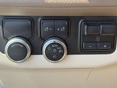 Used 2021 GMC Yukon Denali w/ Denali Premium Package RWD image 19